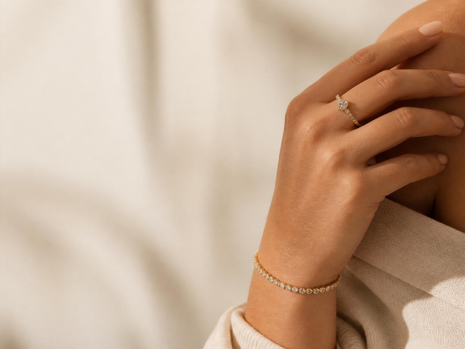 Woman wearing an Altin diamond ring and tennis bracelet